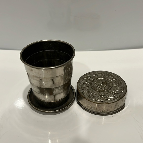 Vintage Collapsible Cup - Metal 1890s - Picture 1 of 10